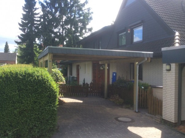Individuelles Flachdach Carport auf fünf Pfosten mit 1-Reihiger Echt Schiefer Blende - carport NORD Hamburg
